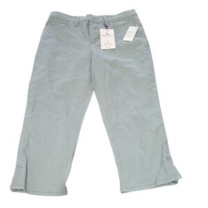 NWT Gloria Vanderbilt Amanda Capri Crop Jeans Eucalyptus Green Size 4